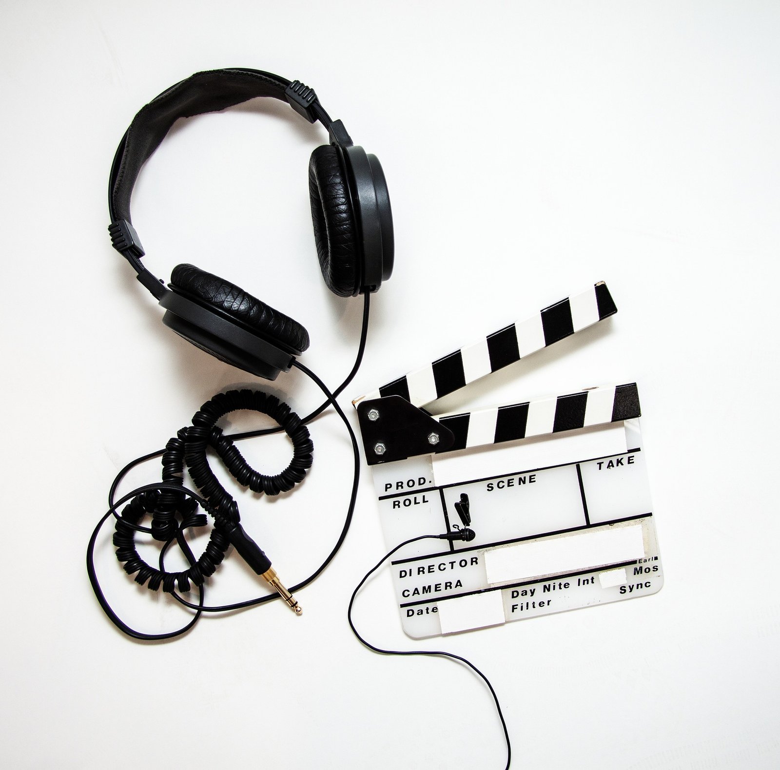 headphones-4223911_1920